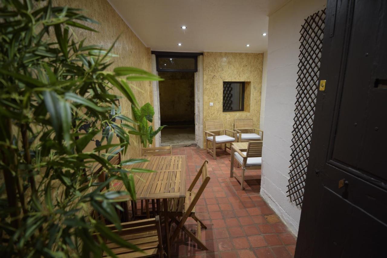 Cosy Appartement Hyper Centre Ville Avec Cour + Patio Auxerre Exterior photo